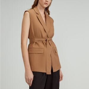 NWT Everlane the TENCEL sleeveless blazer in toasted coconut Size 4